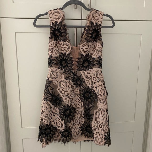 BCBGMaxAzria Dresses & Skirts - Bcbg maxazria lace dress